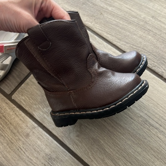 Lot size 5 boots and sneakers - Picture 3 of 6